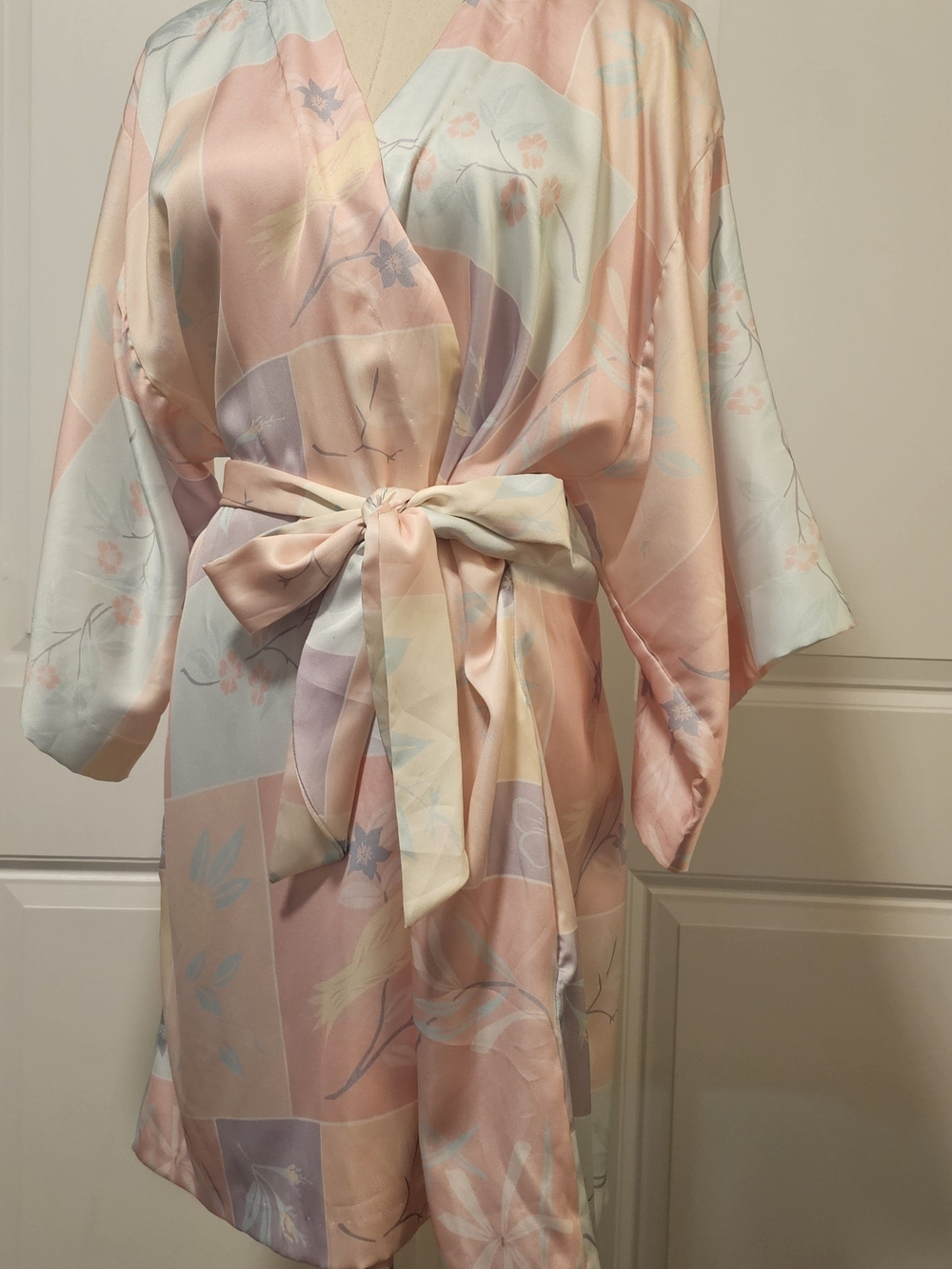 Vtg Miss Elaine Pastel Floral Satin Butterfly Pastel Block Robe Kawaii